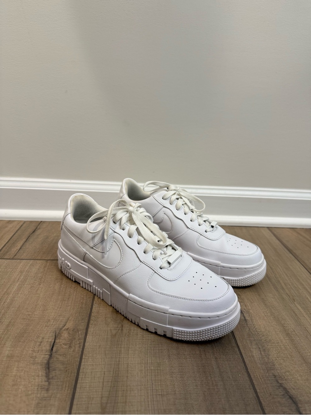 Nike Women's White Air Force 1